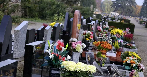 Une septuagénaire chute au cimetière et passe la nuit au fond d’un...