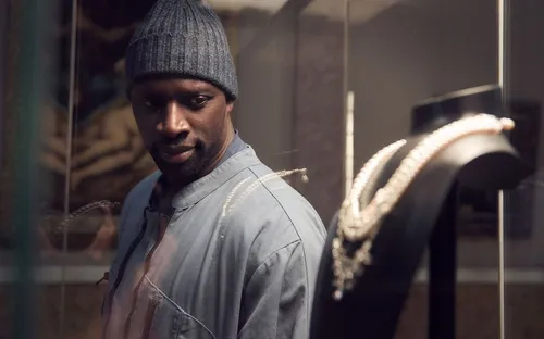 "Lupin" avec Omar Sy devient la première production française a...