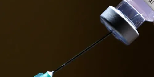 Pfizer et BioNTech : "Notre vaccin semble efficace contre les...