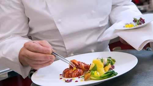 Des chefs étoilés concoctent des repas gratuits pour les étudiants