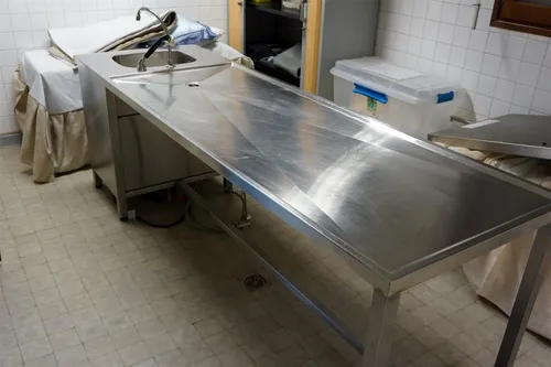 Un homme déclaré mort, revient à la vie sur la table d’autopsie