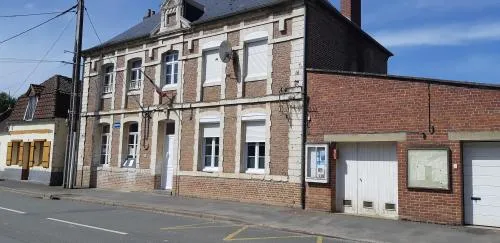Situé entre la Somme et le Pas-de-Calais, un village est à moitié...
