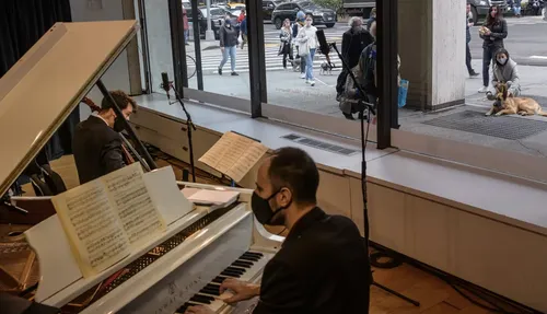 Des musiciens en vitrine : les New-Yorkais réinventent le spectacle
