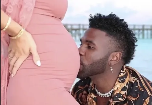 Jason Derulo papa pour la première fois