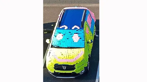 Elle retrouve sa voiture… recouverte de Post-it