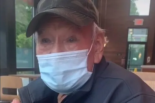 Une Tiktokeuse collecte 40 000 $ pour payer la retraite d’un...