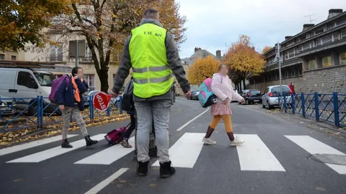 Marseille : les seniors pour sécuriser l'accès aux écoles