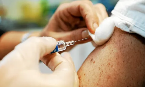 Troisième dose anti-Covid : la vaccination démarre pour 550 000...