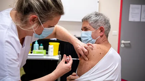 Vaccin anti-Covid : les soignants ne peuvent plus exercer s’ils...