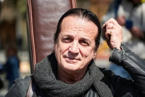 Francis Lalanne, porte-voix des antivax, visite des monuments......