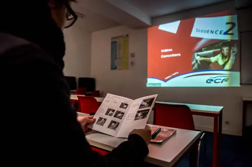 Marseille : la ville va aider les jeunes des quartiers prioritaires...