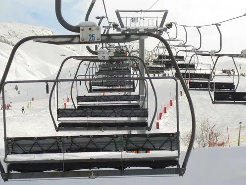 Pyrénées : ils volent un télésiège pour "décorer leur salon"