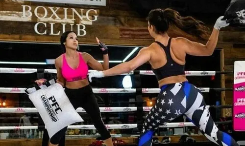 Aux USA, les combats d'oreillers sur ring cartonnent !