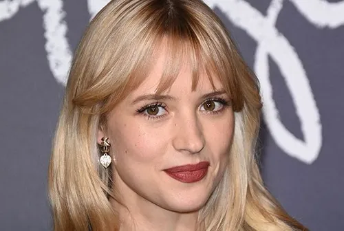 Angèle vaccinée mais positive au Covid-19