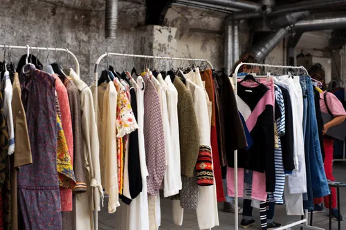 Aix : un vide-dressing pour aider les étudiants à shopper des...