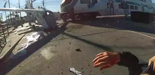 Il survit à un accident d’avion et manque d’être percuté par un...