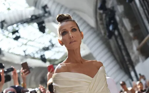 Céline Dion annule la fin de sa tournée nord-américaine pour raison...