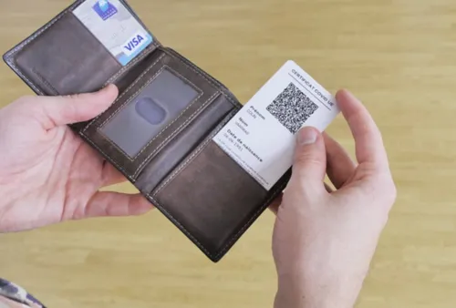 Un pass vaccinal format carte bancaire débarque en pharmacie