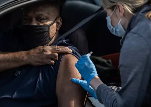 Marseille : le premier vaccidrive à Carrefour Le Merlan