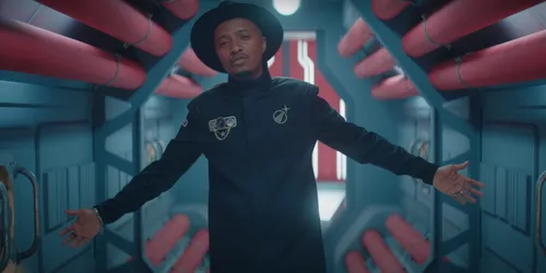 Marseille : Soprano lance une "chasse aux étoiles"