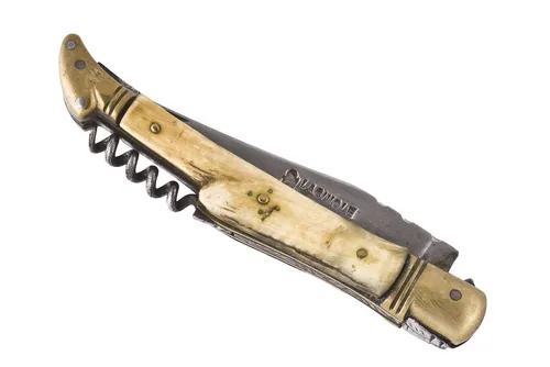 L'indication géographique des couteaux de Laguiole réduite au...