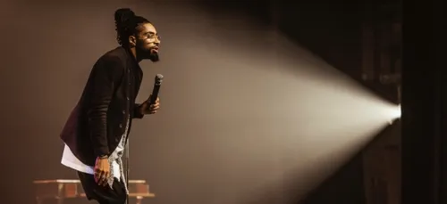 FARY OUVRE SON COMEDY CLUB À PARIS