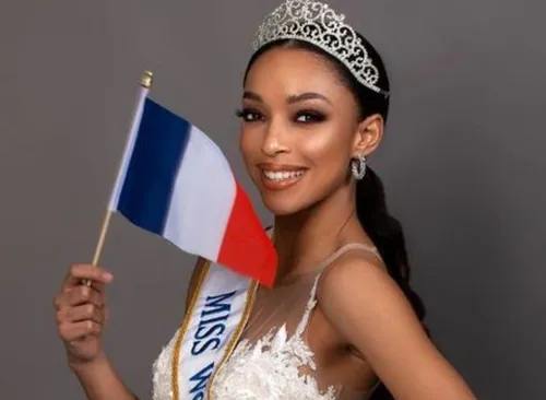 Ophély Mézino, première dauphine de Miss France 2019, en lice pour...