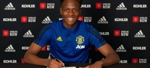Football : le jeune guadeloupéen Noam Emeran signe à Manchester United