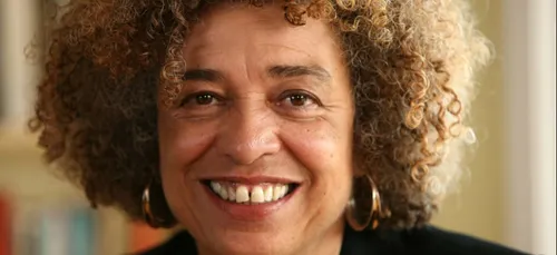 Angela Davis reçu en Martinique