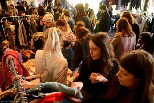 Un vide-dressing au Point Ephémère de Paris
