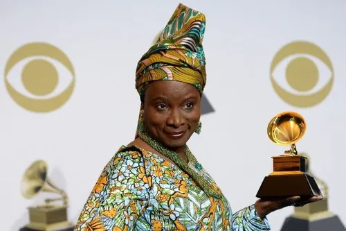 Angélique Kidjo remporte le Grammy Award pour le meilleur album de...