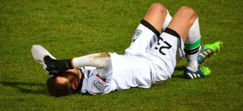 Un footballeur prend 5 ans de suspension pour avoir mordu le sexe...