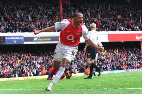 Thierry Henry élu meilleur joueur de l’histoire du football anglais