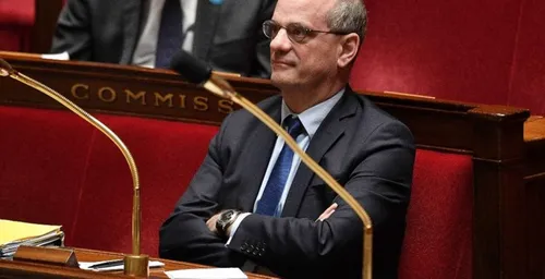 Jean-Michel Blanquer annonce que les dates de vacances d’été ne...