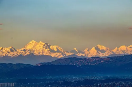 Grâce au confinement, l’Everest est visible depuis Katmandou pour...