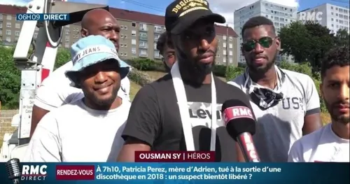 5 jeunes héroïques sauvent un octogénaire coincé dans sa voiture...