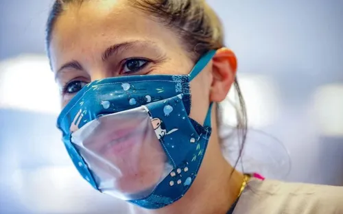 Les enseignants de maternelle vont recevoir des masques « inclusifs...
