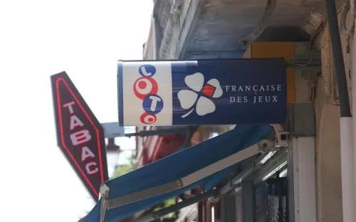 Quatre SDF empochent 50 000 euros avec un jeu à gratter donné par...