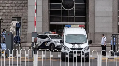 Après 30 ans de cavale, un fugitif se rend et apprend qu’il n’était...