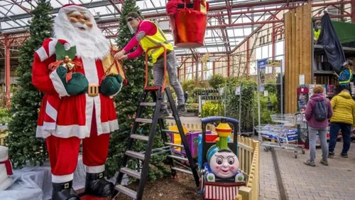 Coronavirus : un infectiologue suggère de reporter Noël à l’été...