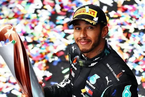 Lewis Hamilton bientôt anobli par la Reine d’Angleterre