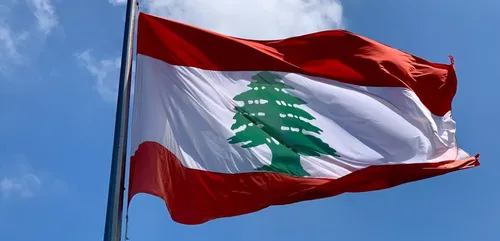 Explosion à Beyrouth : Paris apporte son soutien à la capitale...