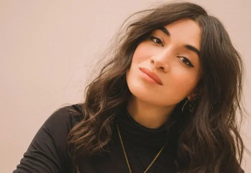 Camélia Jordana annonce la sortie d’un double-album et un duo avec...