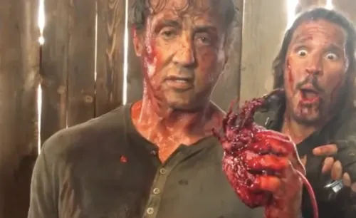 Sylvester Stallone croque dans un cœur humain sur le tournage de...
