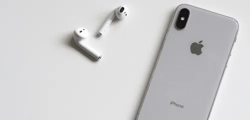 Il s'endort avec ses AirPods et avale un de ses écouteurs durant...