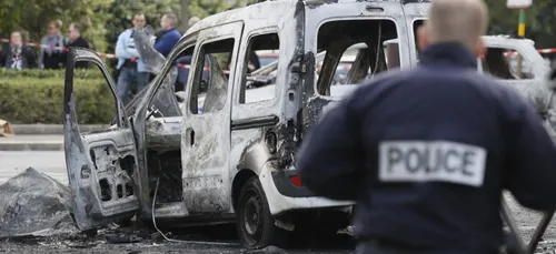 Policiers brûlés à Viry-Châtillon : 13 jeunes de retour aux assises