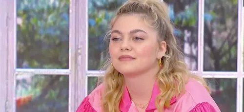 "Ça m'a rendu parfois triste à en mourir" : Louane dénonce le...