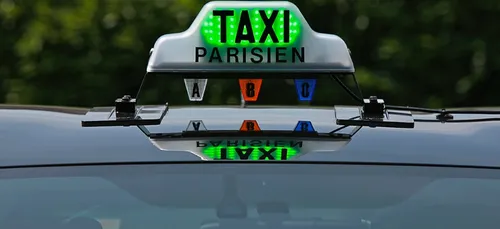 Arnaque au taxi : un syndicat sort "un petit guide de survie" pour...