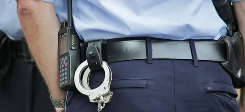 La police lui ordonne de faire 300 squats pour non-respect du...