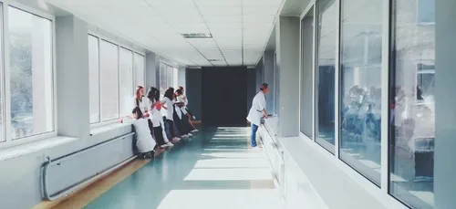 Un film porno diffusé par erreur dans la salle d'attente de...